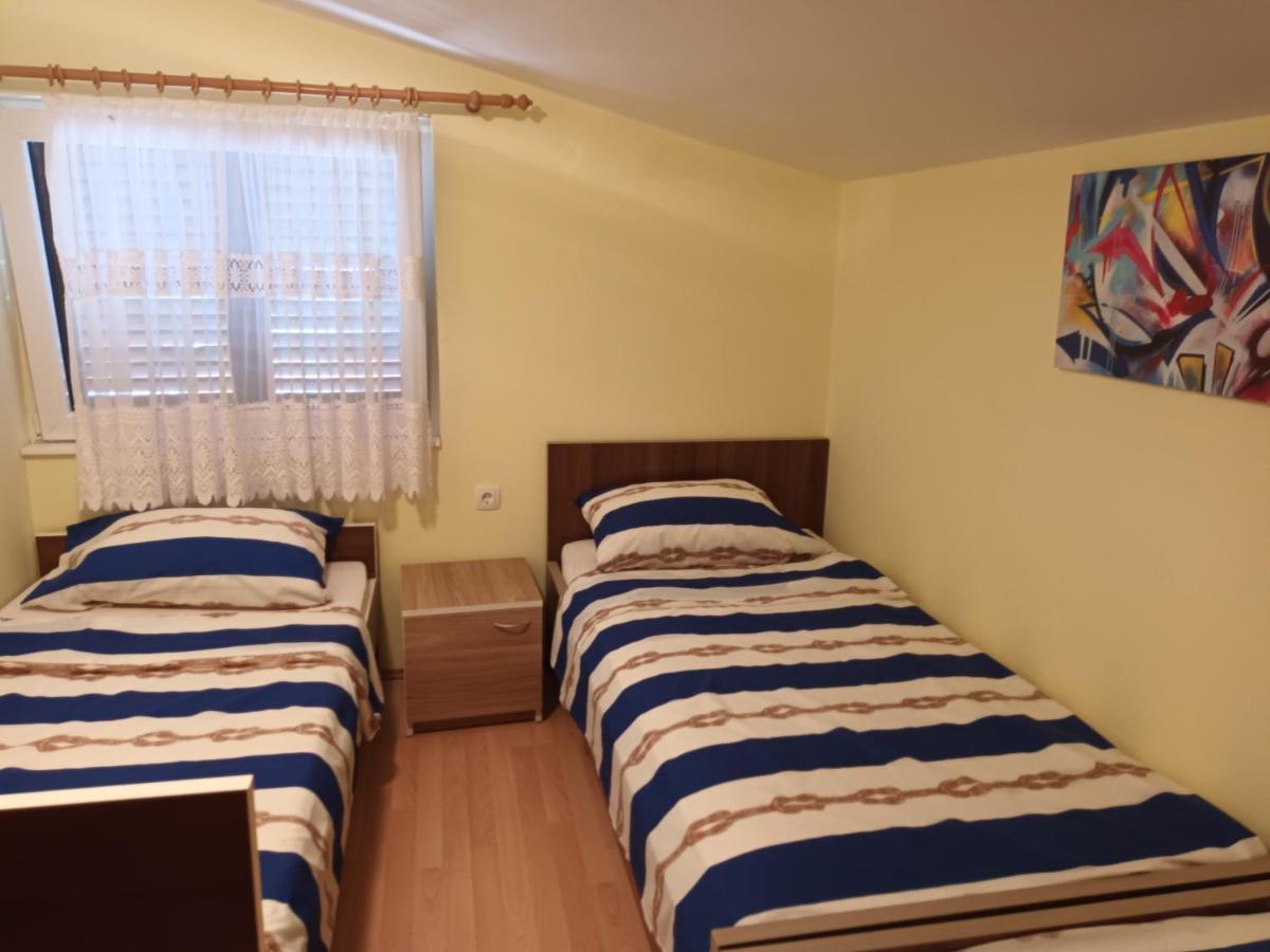 Apartman Zlata Vir Exteriör bild