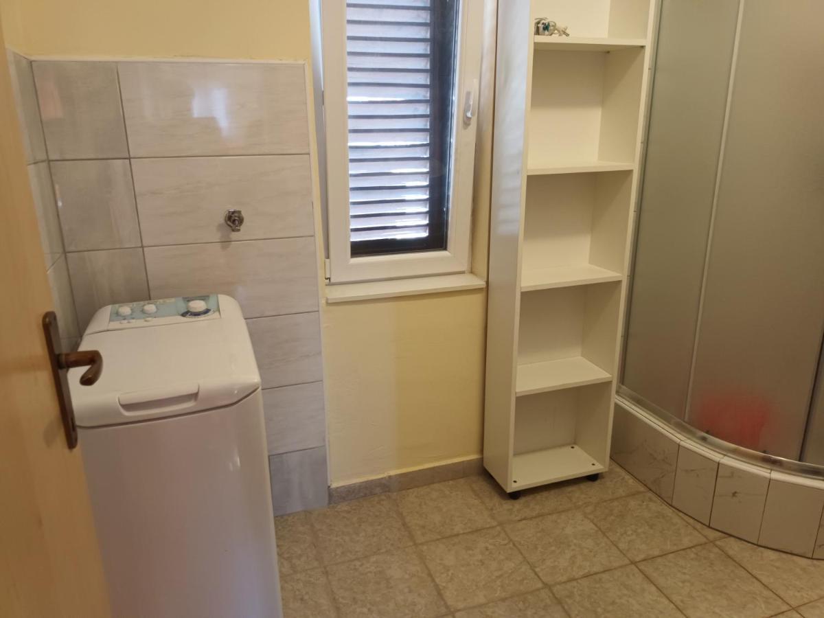 Apartman Zlata Vir Exteriör bild
