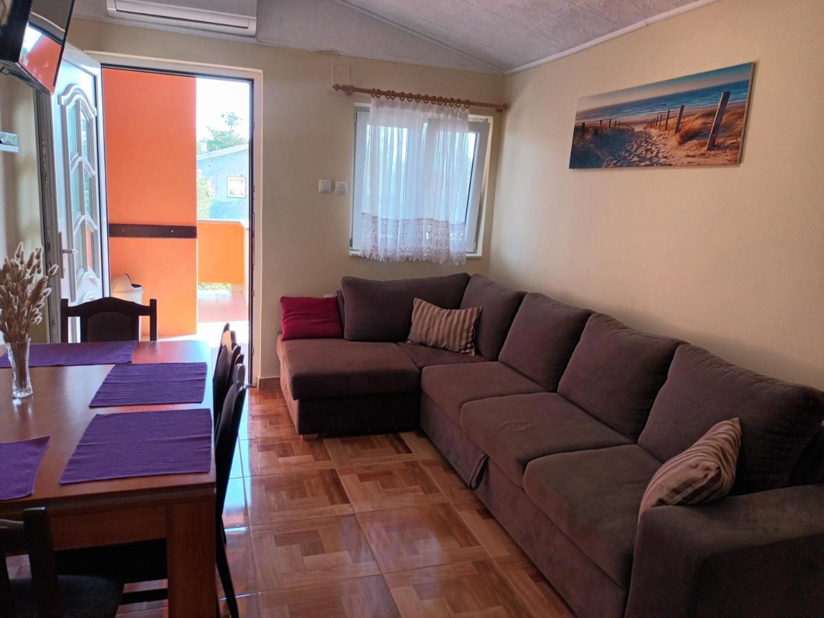 Apartman Zlata Vir Exteriör bild