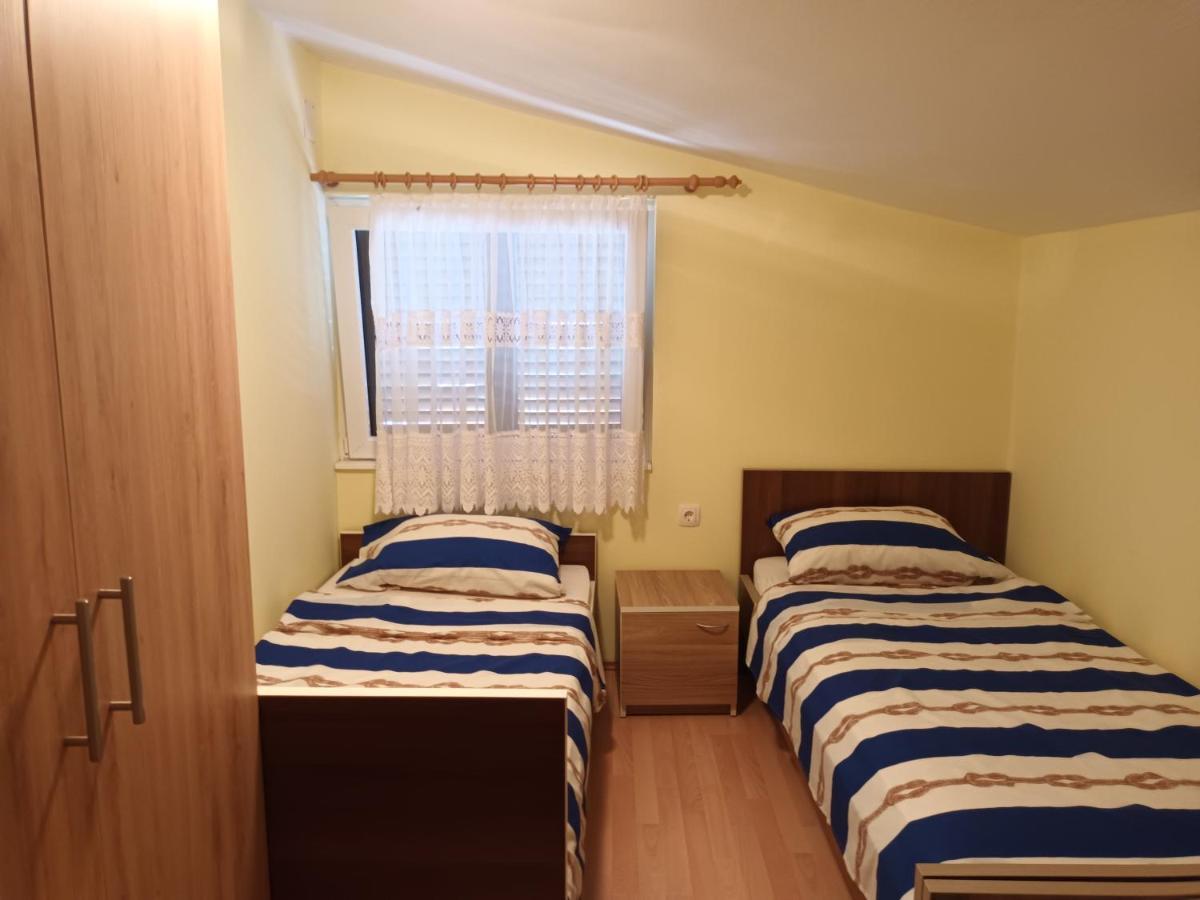 Apartman Zlata Vir Exteriör bild