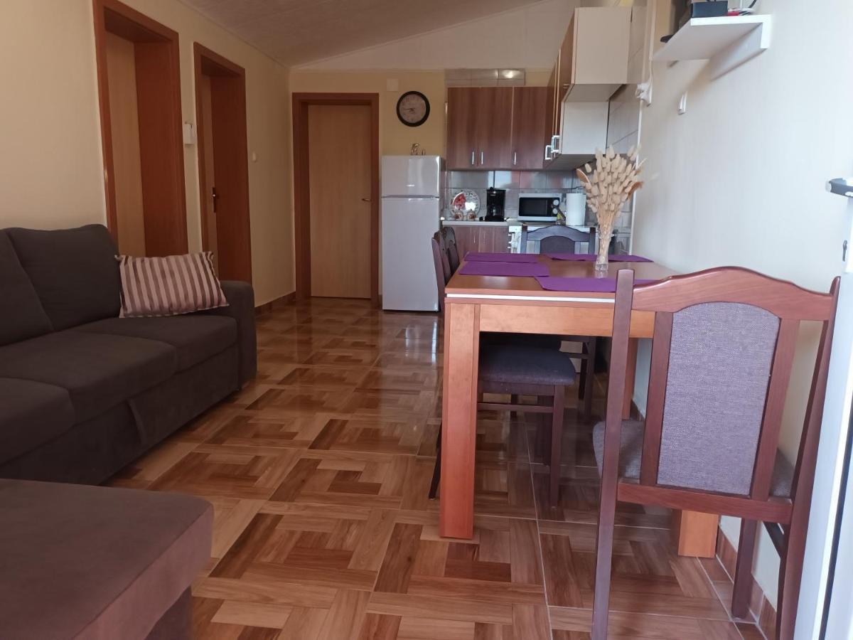 Apartman Zlata Vir Exteriör bild