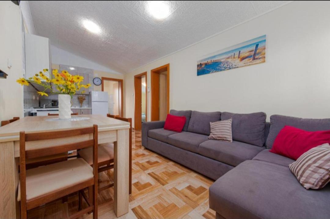 Apartman Zlata Vir Exteriör bild