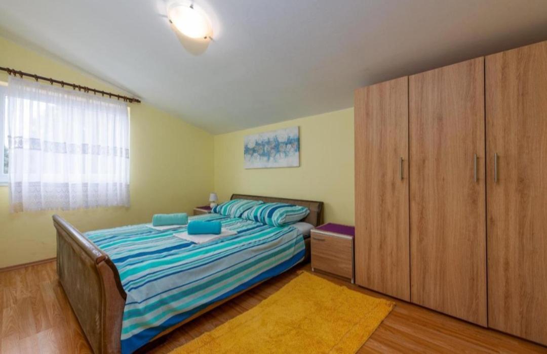 Apartman Zlata Vir Exteriör bild