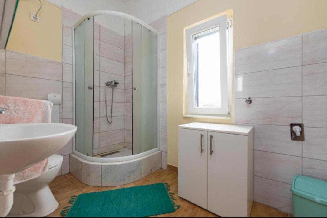 Apartman Zlata Vir Exteriör bild